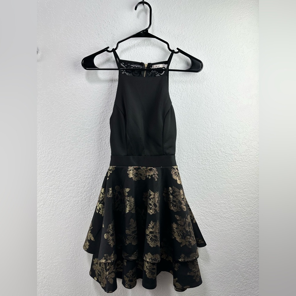 Mi Ami” A-line Homecoming Black/Gold Lace Back Dress Size XXS NC0421